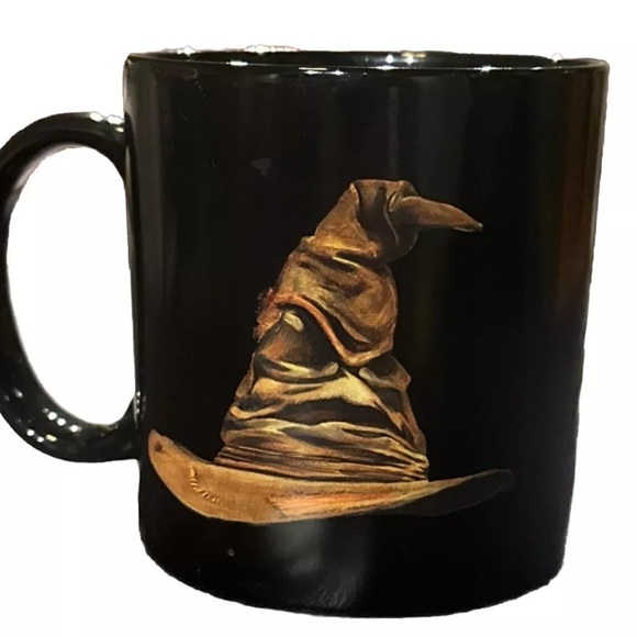 Harry Potter Wizarding World Heat Reveal 14 oz. Mug Sorting Hat Crest Hufflepuff - Picture 1 of 3